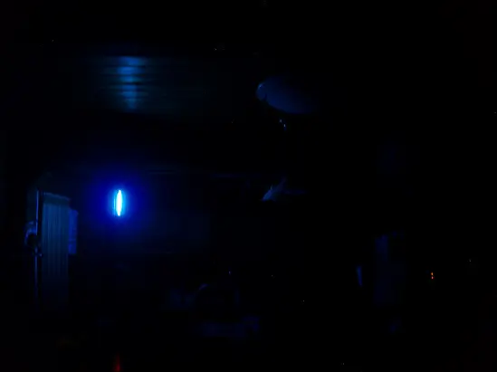 ぶら下げた蚊取り電撃器